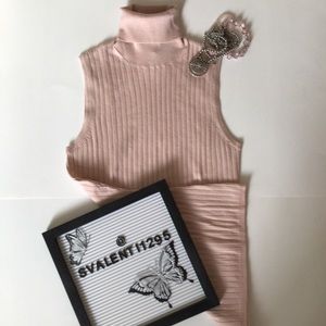 Ribbed Sleeveless Turtleneck